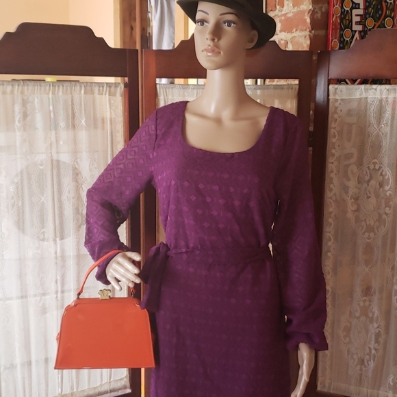 Elegant Orange Clutch with Gold Accents - Picture 2 of 7